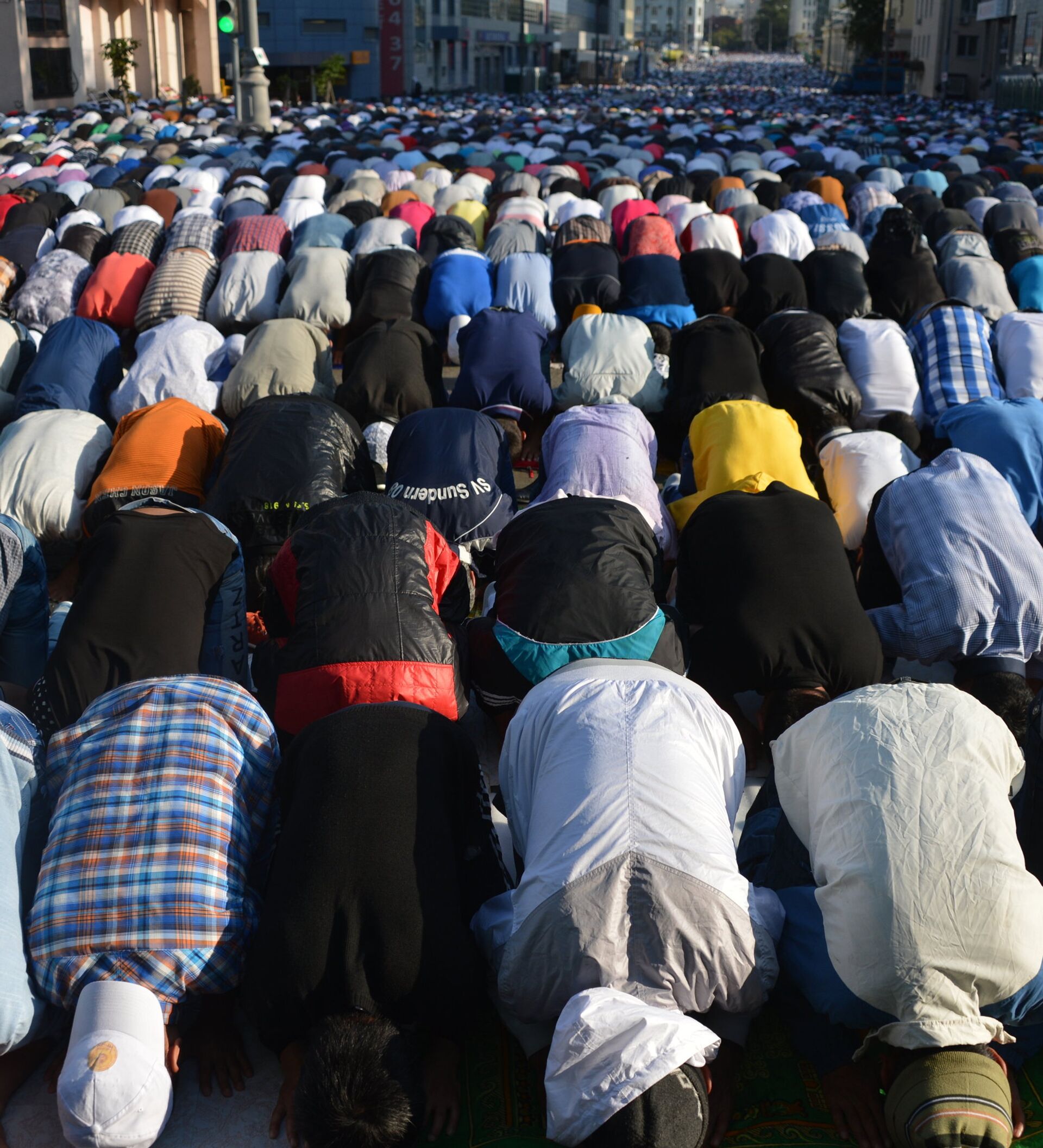 Сколько длится молитва у мусульман. Мусульманин молится. Молитва мусульман. Молебны мусульман. Мольба мусульманина.