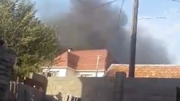 Дым, над центром Бишкека — горит дом на месте перестрелки - Sputnik Узбекистан