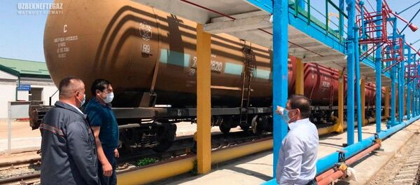 Специалисты АО Узбекнефтегаз провели ревизию деятельности нефтебаз Специалисты АО Узбекнефтегаз провели ревизию деятельности нефтебаз - Sputnik Узбекистан
