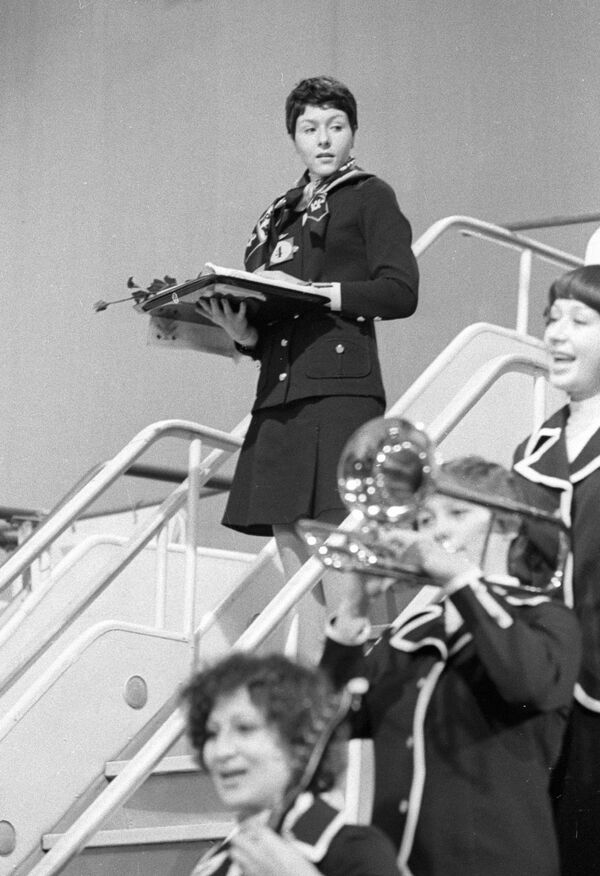 Победительница международного конкурса стюардесс социалистических стран Ирина Баженова, 1977 год  - Sputnik Узбекистан