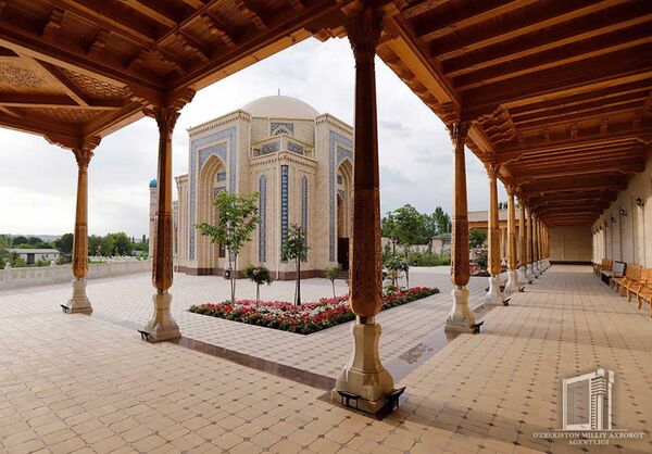 Завершена реконструкция комплекса Султан Увайс Карани - фото Завершена реконструкция комплекса Султан Увайс Карани - фото - Sputnik Узбекистан