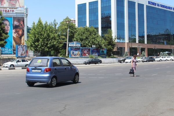 Машина и пешеход в Ташкенте - Sputnik Ўзбекистон