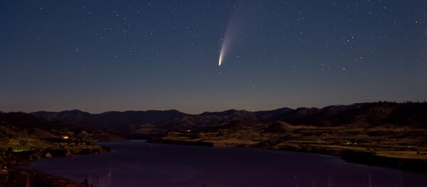 Комета NEOWISE в небе над штатом Вашингтон  - Sputnik Узбекистан