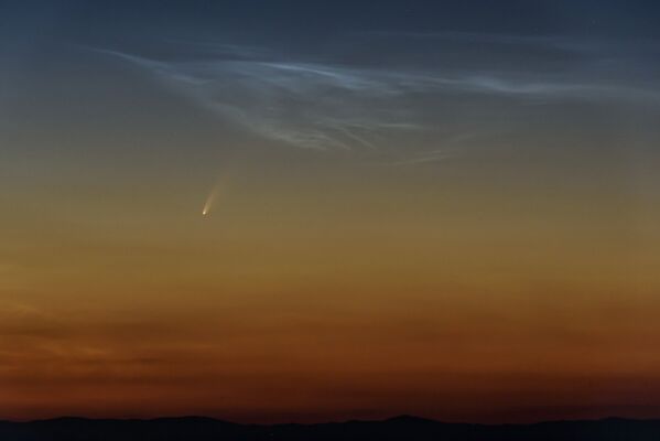 Комета NEOWISE в небе над Венгрией  - Sputnik Узбекистан