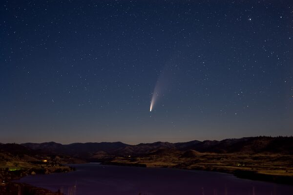 Комета NEOWISE в небе над штатом Вашингтон  - Sputnik Узбекистан