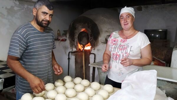 Как пермячка в Бухаре научилась печь лепешки - Sputnik Узбекистан
