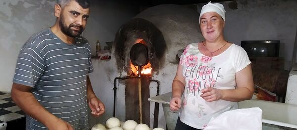 Как пермячка в Бухаре научилась печь лепешки - Sputnik Узбекистан