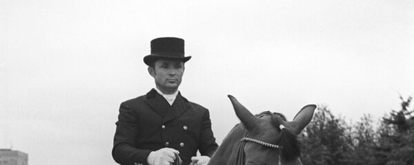 Член олимпийской сборной СССР по конному спорту, двукратный чемпион VII Спартакиады народов СССР, тренер Виктор Петрович Угрюмов. - Sputnik Узбекистан