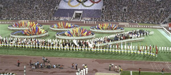 Торжественная церемония закрытия Игр XXII Олимпиады. Центральный стадион имени В.И. Ленина 3 августа 1980 года. - Sputnik Узбекистан