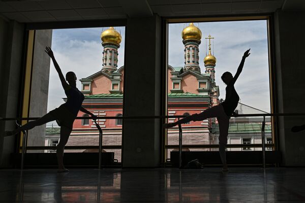 Kreml baleti teatrida repetitsiya jarayoni  - Sputnik O‘zbekiston