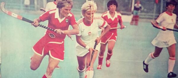 Сборная СССР по хоккею на траве в очередном матче Сборная СССР по хоккею на траве в очередном матче - Sputnik Ўзбекистон