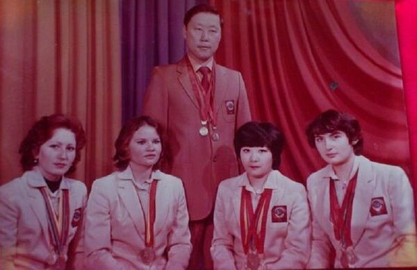 Valentina Zazdravnыx: halokatli xato, Rashidov qabuli va oddiy sotuvchi boʻlgani haqida Valentina Zazdravnыx: halokatli xato, Rashidov qabuli va oddiy sotuvchi boʻlgani haqida - Sputnik Oʻzbekiston