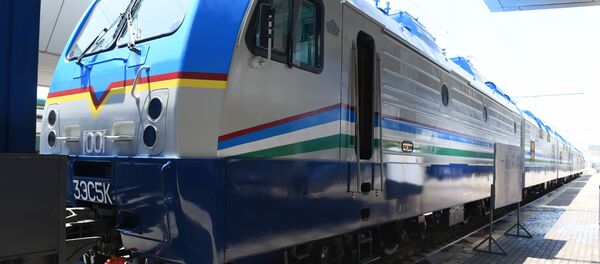 Трехсексционные грузовые электровозы Ермак для Узбекистан темир йуллари - Sputnik Узбекистан