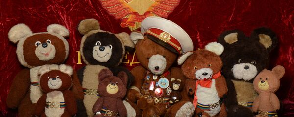 Олимпийских мишек пред Олимпиадой выпускали самых разных цветов и размеров - Sputnik Узбекистан