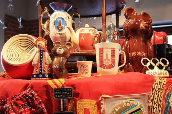 Олимпийские артефакты: мишки, машинки и кувшины-великаны из Средней Азии - Sputnik Узбекистан