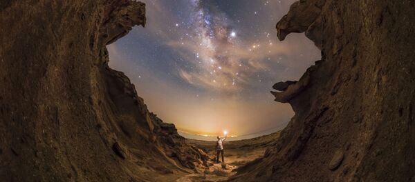 Снимок Beautiful Persian Gulf Nights  иранского фотографа Mohammad Sadegh Hayati из категории People & Space, попавший в шортлист конкурса Insight Investment Astronomy Photographer of the Year 2020  - Sputnik Узбекистан