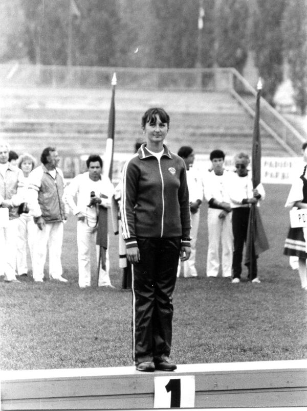 Лук-талисман Натальи Бутузовой, дуэль с подругой и слезы в пустой квартире - Sputnik Узбекистан