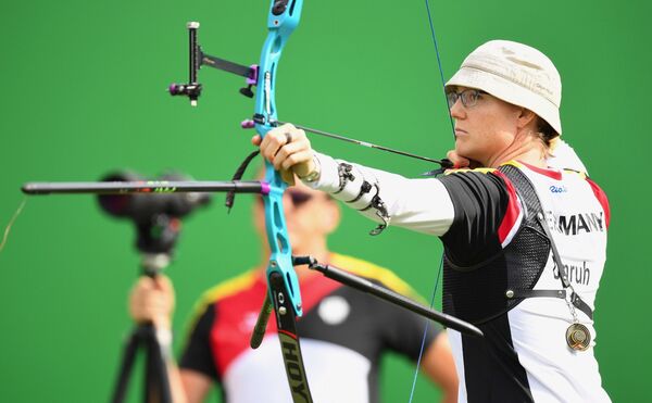 Лук-талисман Натальи Бутузовой, дуэль с подругой и слезы в пустой квартире - Sputnik Узбекистан