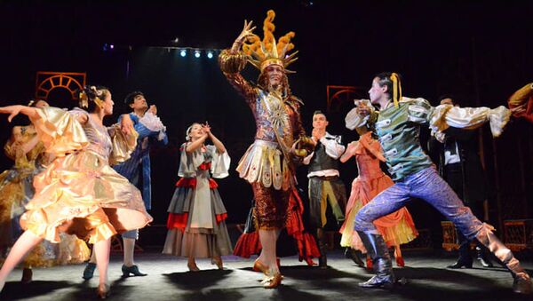 Молодежный театр Узбекистана опубликовал спектакль Тартюф на YouTube - Sputnik Узбекистан