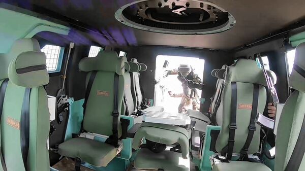 В Узбекистане разработали легкобронированный автомобиль Tarlon В Узбекистане разработали легкобронированный автомобиль Tarlon - Sputnik Узбекистан