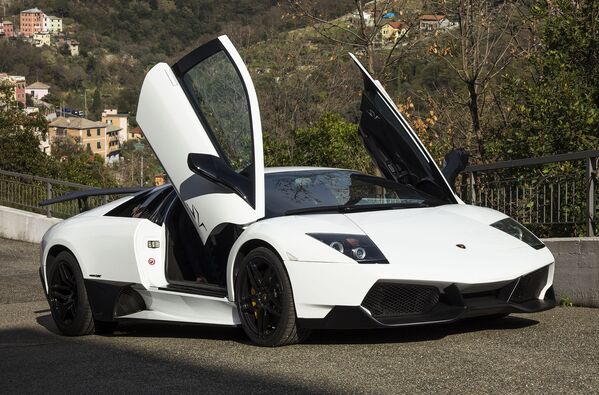 Musodara qilingan Lamborghini Murcielago avtomobili.  - Sputnik O‘zbekiston