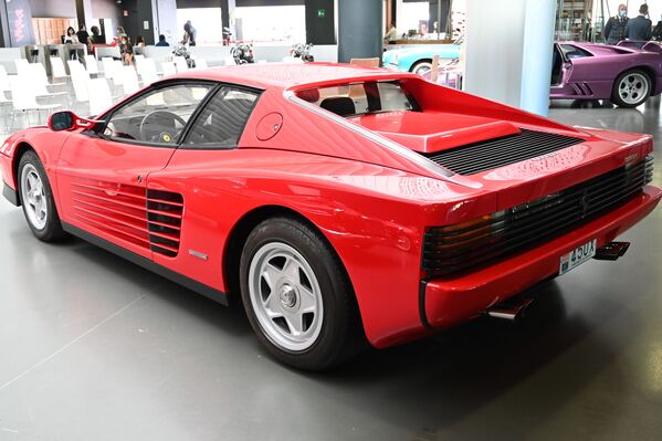 Ferrari Testarossa автомобили Турин музейи коллекциясига қўшилди. - Sputnik Ўзбекистон