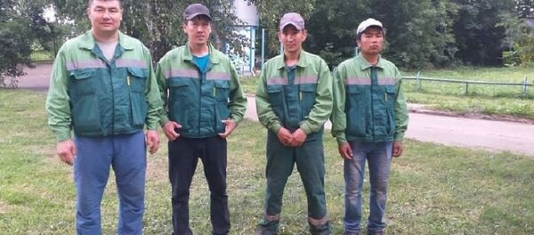 Rabochie iz Uzbekistana, spasshie rebenka v Podolske Rabochie iz Uzbekistana, spasshie rebenka v Podolske - Sputnik O‘zbekiston