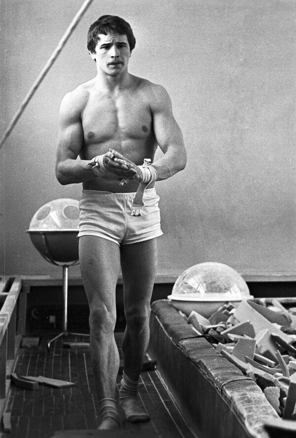 Гимнаст Дитятин: за золото Олимпиады-80 обещали 10 тысяч, а на руки вышло 3700 Гимнаст Дитятин: за золото Олимпиады-80 обещали 10 тысяч, а на руки вышло 3700 - Sputnik Узбекистан