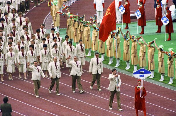 Джинсы и кроссовки: как Олимпиада-80 повлияла на моду в СССР - Sputnik Узбекистан