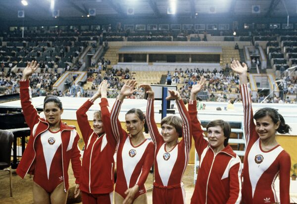 Джинсы и кроссовки: как Олимпиада-80 повлияла на моду в СССР - Sputnik Узбекистан