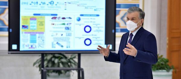 Мирзиёев заслушал отчет о борьбе с коронавирусом COVID-19 в Ташкенте Мирзиёев заслушал отчет о борьбе с коронавирусом COVID-19 в Ташкенте - Sputnik Ўзбекистон