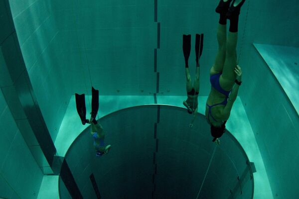 Обучение фридайвингу в бассейне Y-40 The Deep Joy, Италия. - Sputnik Узбекистан