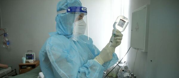 Российские медики помогают киргизским коллегам лечить COVID-19 - видео - Sputnik Узбекистан