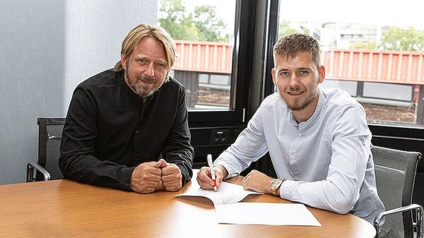 Хотел прийти в Штутгарт любой ценой — Вальдемар Антон о переходе в Бундеслигу Хотел прийти в Штутгарт любой ценой — Вальдемар Антон о переходе в Бундеслигу - Sputnik Узбекистан