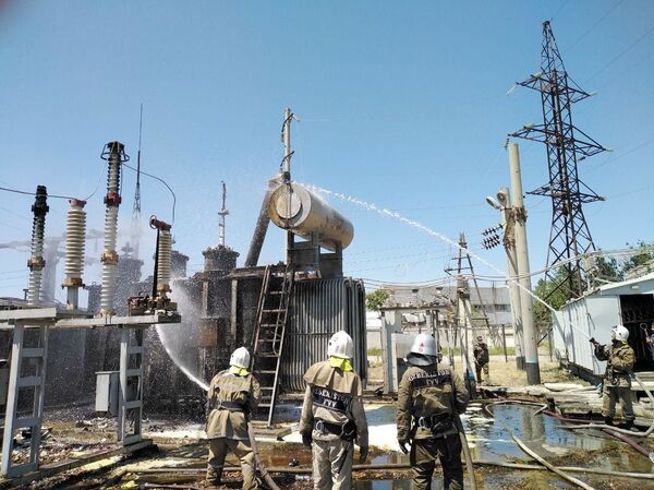 В Бухарской области сгорело 15 тонн нефтепродуктов - видео - Sputnik Узбекистан