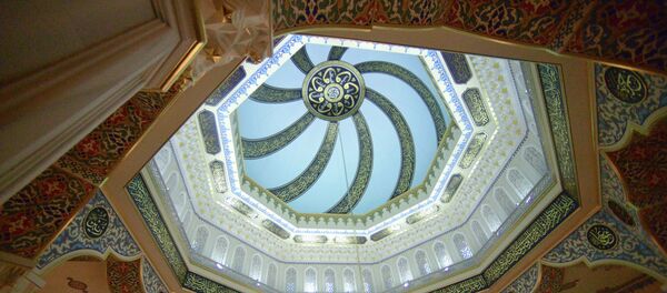 Внутреннее убранство Московской Соборной мечети Внутреннее убранство Московской Соборной мечети - Sputnik Узбекистан
