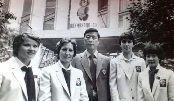 Хоккеистка Алина Хам на Олимпиаде-80: японские кроссовки и защита фамилии Хоккеистка Алина Хам на Олимпиаде-80: японские кроссовки и защита фамилии - Sputnik Узбекистан