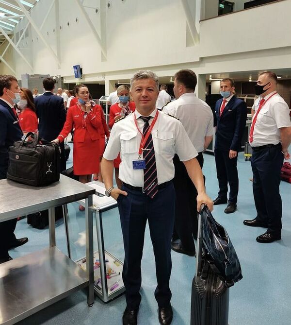 Уникальный рейс: как уроженец Кыргызстана вывозил застрявших в Африке россиян Уникальный рейс: как уроженец Кыргызстана вывозил застрявших в Африке россиян - Sputnik Узбекистан