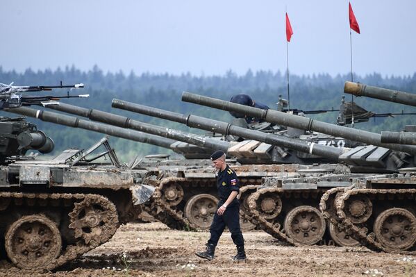  Т-72 танки экипажи, Танк биатлони мусобақаси якуний босқичи - Sputnik Ўзбекистон