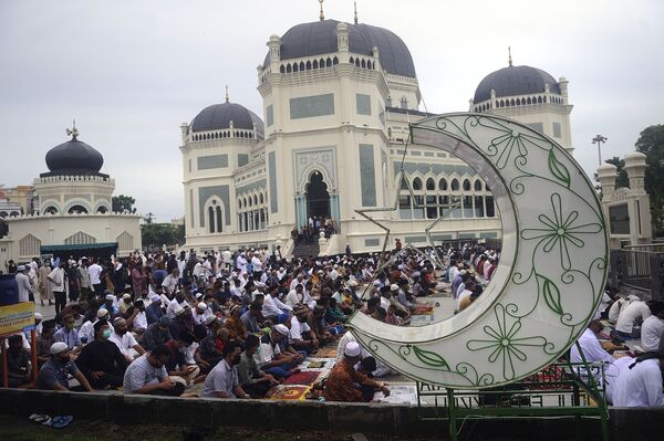 Indoneziya, Medanadagi Al-Mashun masjidi - Sputnik O‘zbekiston