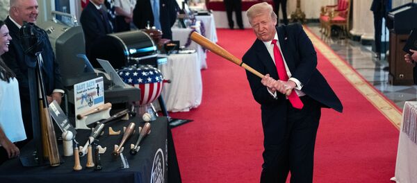 Президент США Дональд Трамп во время шоу Дух Америки в Белом Доме, Вашингтон - Sputnik Узбекистан