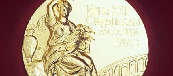 Лицевая сторона золотой медали XXII Олимпийских игр 1980 года Лицевая сторона золотой медали XXII Олимпийских игр 1980 года - Sputnik Узбекистан