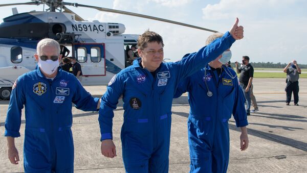 Crew Dragon вернулся на Землю после полета к МКС - Sputnik Узбекистан