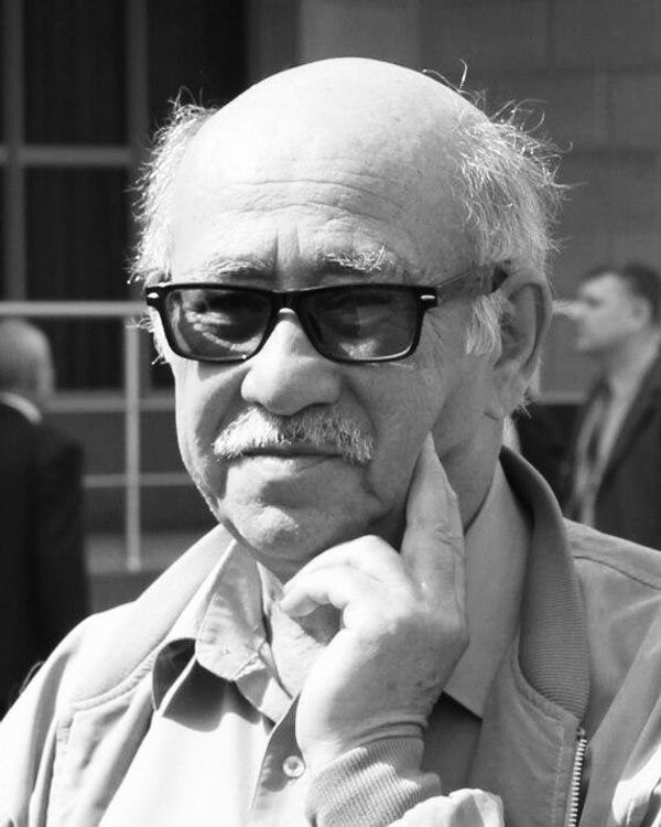 “Темир хотин” ва “Шайтанат” фильмлари сценарийси муаллифи Маҳмуд Тўйчиев вафот этди “Темир хотин” ва “Шайтанат” фильмлари сценарийси муаллифи Маҳмуд Тўйчиев вафот этди - Sputnik Ўзбекистон