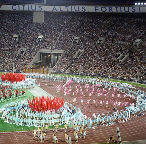 Торжественное закрытие игр XXII Олимпиады 1980 - Sputnik Узбекистан