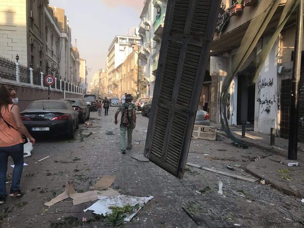 Хиросима ва Нагасакига ўхшади: Бейрут портида кучли портлаш юз берди - онлайн репортаж Хиросима ва Нагасакига ўхшади: Бейрут портида кучли портлаш юз берди - онлайн репортаж - Sputnik Ўзбекистон