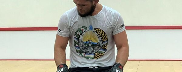 Xabib Nurmagomedov provel trenirovku k predstoyashemu boyu v futbolke s gerbom Uzbekistan Xabib Nurmagomedov provel trenirovku k predstoyashemu boyu v futbolke s gerbom Uzbekistan - Sputnik O‘zbekiston