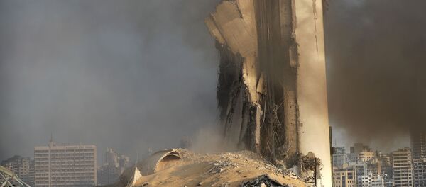 Хранилище топлива в порту Бейрута после взрыва Хранилище топлива в порту Бейрута после взрыва - Sputnik Ўзбекистон