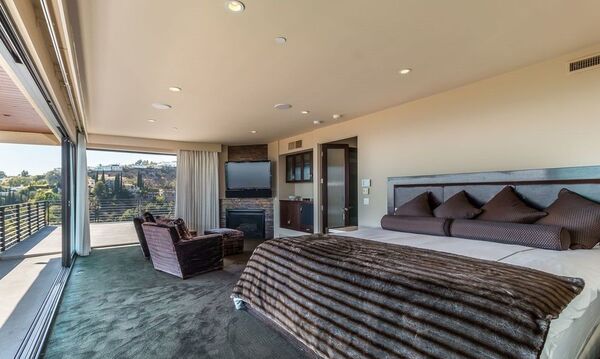 Лола Каримова выставила на продажу три шикарных особняка в Голливуде — фото Лола Каримова выставила на продажу три шикарных особняка в Голливуде — фото - Sputnik Узбекистан