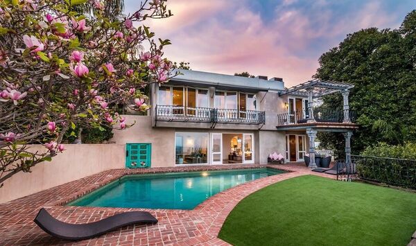 Лола Каримова выставила на продажу три шикарных особняка в Голливуде — фото Лола Каримова выставила на продажу три шикарных особняка в Голливуде — фото - Sputnik Узбекистан